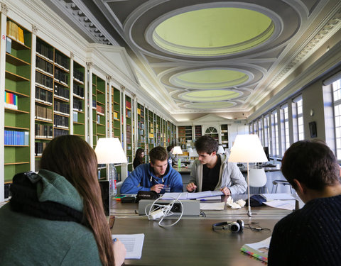 Blokken in de bibliotheek van de faculteit Rechtsgeleerdheid