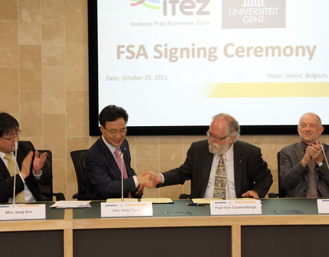 Ondertekening financieel akkoord tussen UGent en Koreaanse partners i.v.m. branch campus in Incheon (Zuid-Korea)-3935