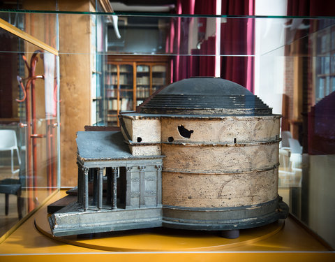 Verhuis kurkmaquette Pantheon naar het UZ Gent