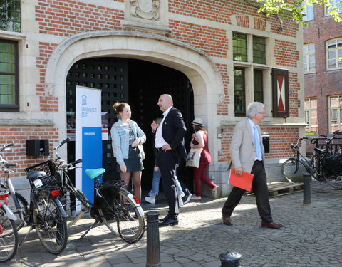 Uitreiking institutioneel eredoctoraat