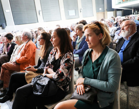 Uitreiking institutioneel eredoctoraat